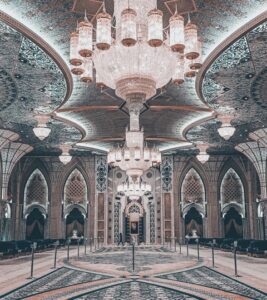 Ornate Middle Eastern interior with chandeliers, symbolising cross-border business and investment opportunities.